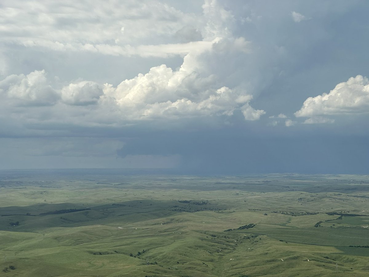 levikj's tweet image. Maybe a wall cloud near callaway, NE