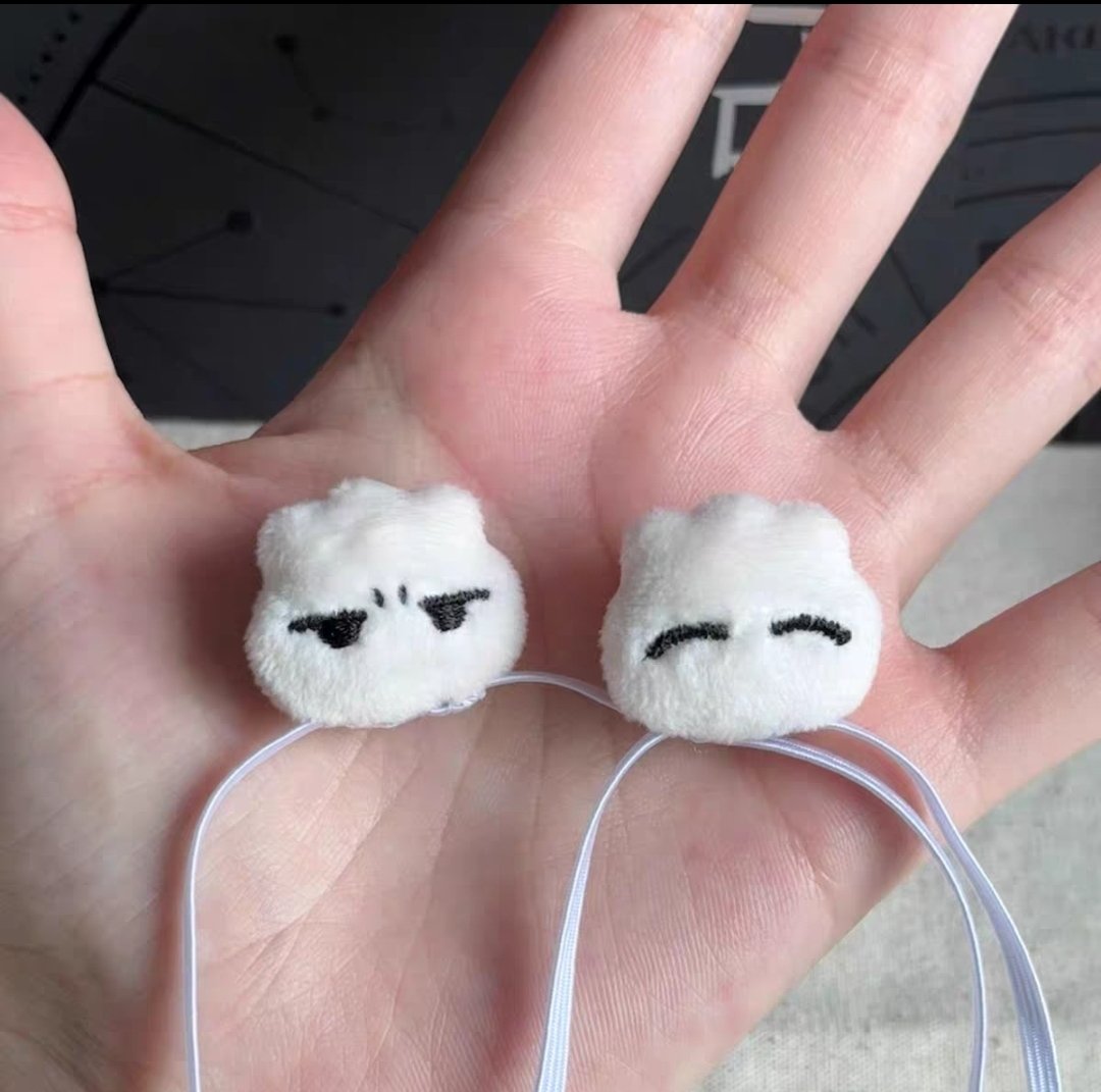 JoongDok and Biyoo dolls – each one is entirely handmade.

(All steps and every embroidery detail are done by hand, so there might be tiny differences between dolls. They won’t be 100% identical.)

💫 JoongDok's doll name:  Yoo XiaoLang &amp; Kim XiaoDiao
 + Size: 12.5cm (body 10cm,