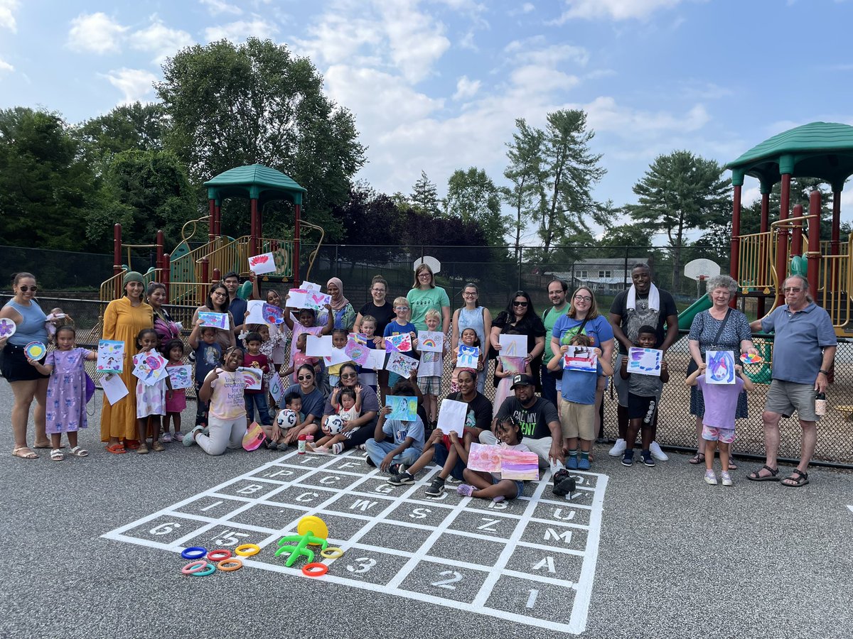 CSL_BelPreElem's tweet image. Today’s Play Date @ the Playground was an opportunity for our Panda scholars to express themselves artistically. @BelPrePandas @CSMCPS_Leader @LearnerDSLI @MCPS @CSconnect_MCPS
