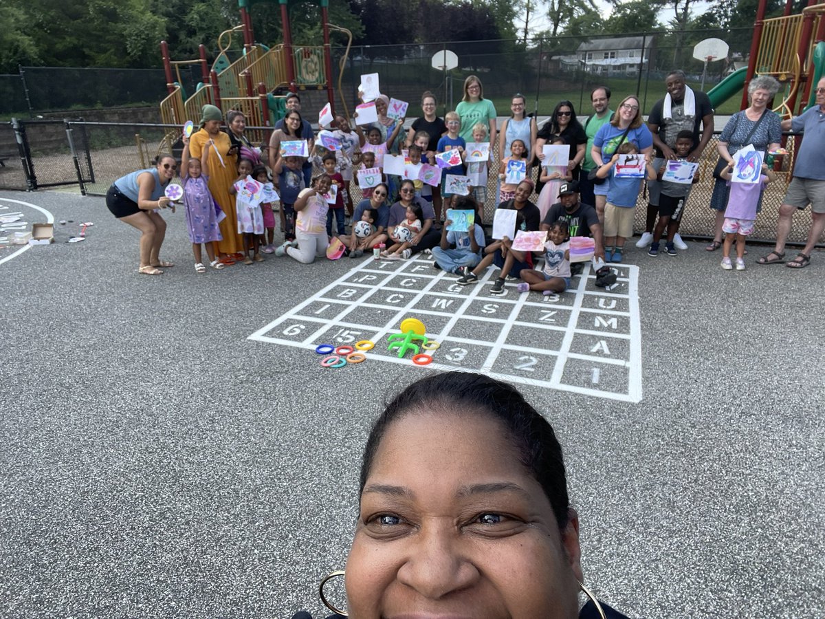 CSL_BelPreElem's tweet image. Today’s Play Date @ the Playground was an opportunity for our Panda scholars to express themselves artistically. @BelPrePandas @CSMCPS_Leader @LearnerDSLI @MCPS @CSconnect_MCPS