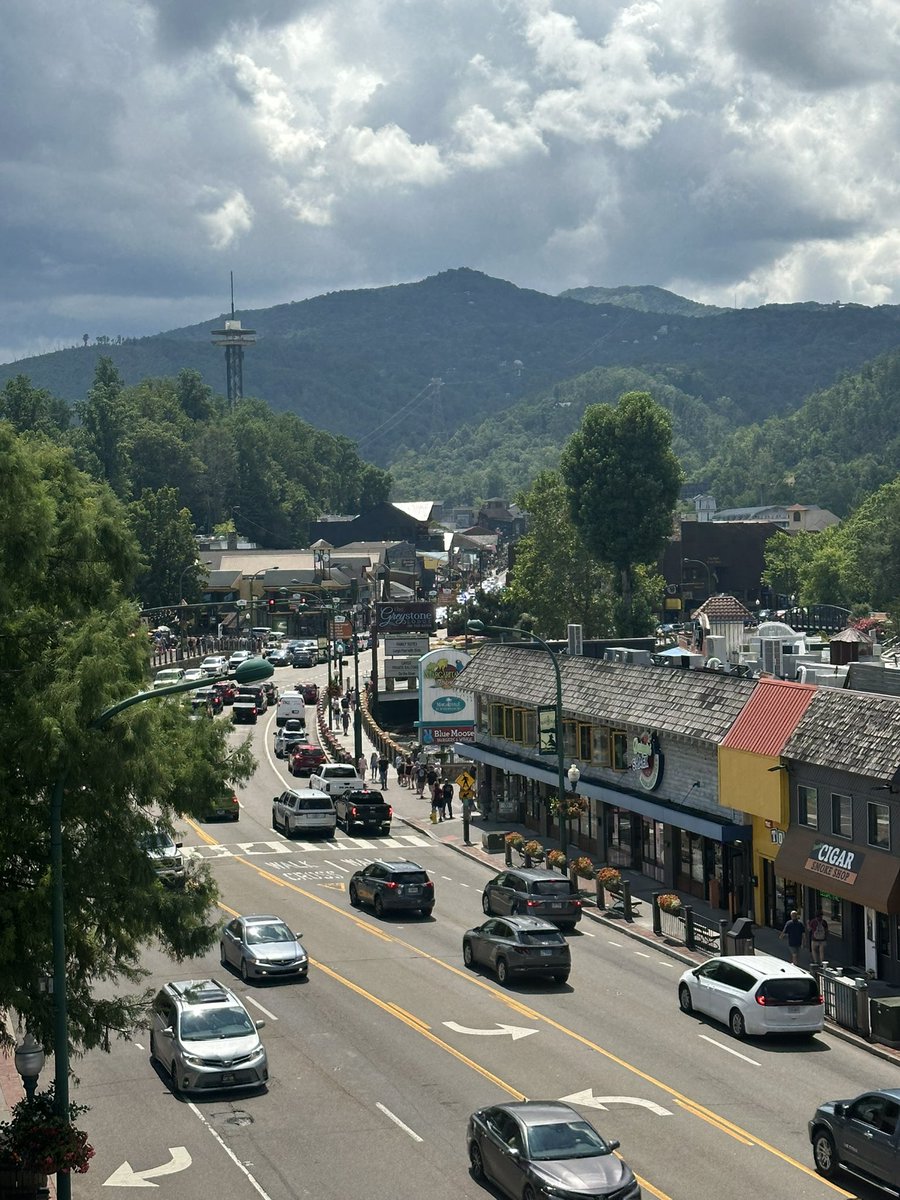 Mackewich's tweet image. Working from the road