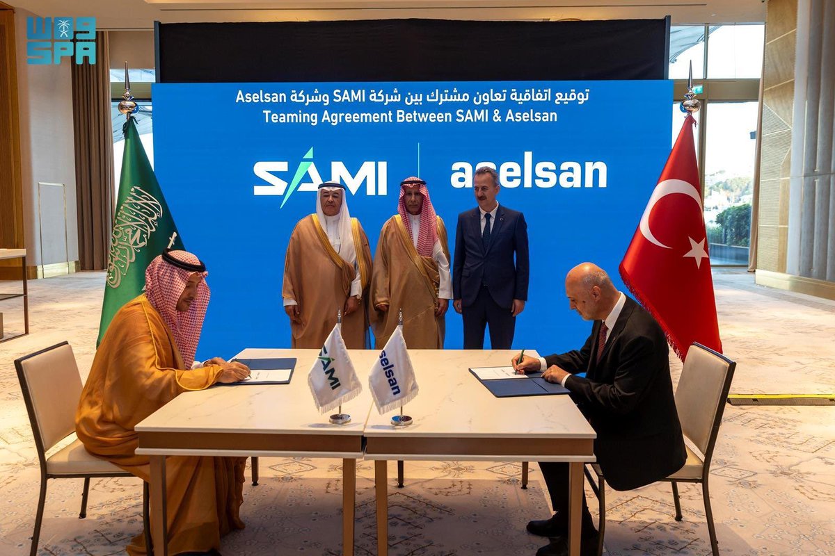 medalksa's tweet image. وقعت شركة SAMI، الشريك الوطني الرائد في قطاع الدفاع، اتفاقيات تصنيع مع 3 شركات تركية رائدة (Nurol Makina، FNSS، ASELSAN) لتوطين صناعة الأنظمة الأرضية بالمملكة، ضمن جهود تعزيز المحتوى المحلي
تشمل الاتفاقيات نقل تقنيات وتصنيع العربات العسكرية والمدرعة، وأبراج الأسلحة القتالية،…