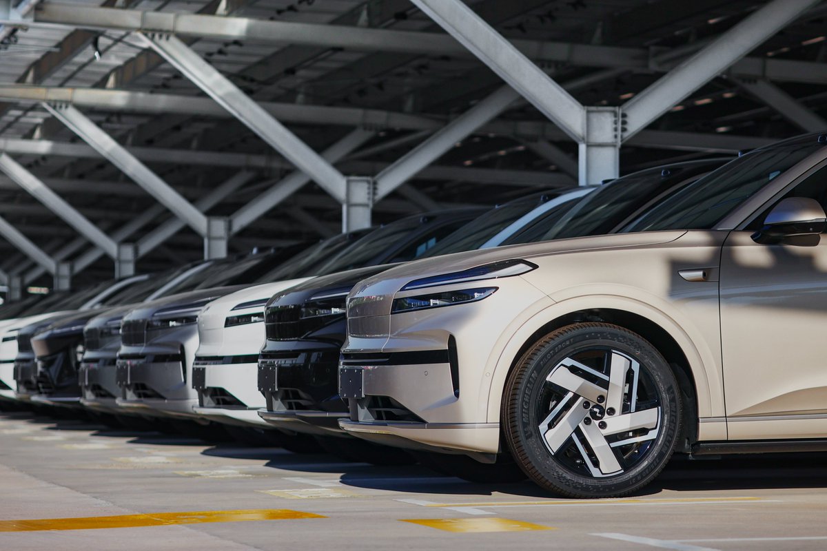 WilliamLiNIO's tweet image. Today, I'm proud to share a special moment with you. NIO's 800,000th mass-produced vehicle has just rolled off the line at NIO Factory One (NIO F1) in Hefei. To every NIO, ONVO, and firefly user, thank you for your continued trust and support.👏
800,000 may not seem like a big…