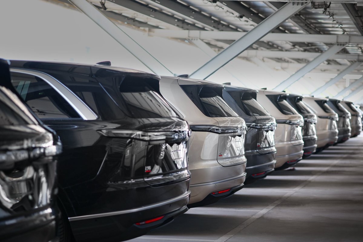 WilliamLiNIO's tweet image. Today, I'm proud to share a special moment with you. NIO's 800,000th mass-produced vehicle has just rolled off the line at NIO Factory One (NIO F1) in Hefei. To every NIO, ONVO, and firefly user, thank you for your continued trust and support.👏
800,000 may not seem like a big…