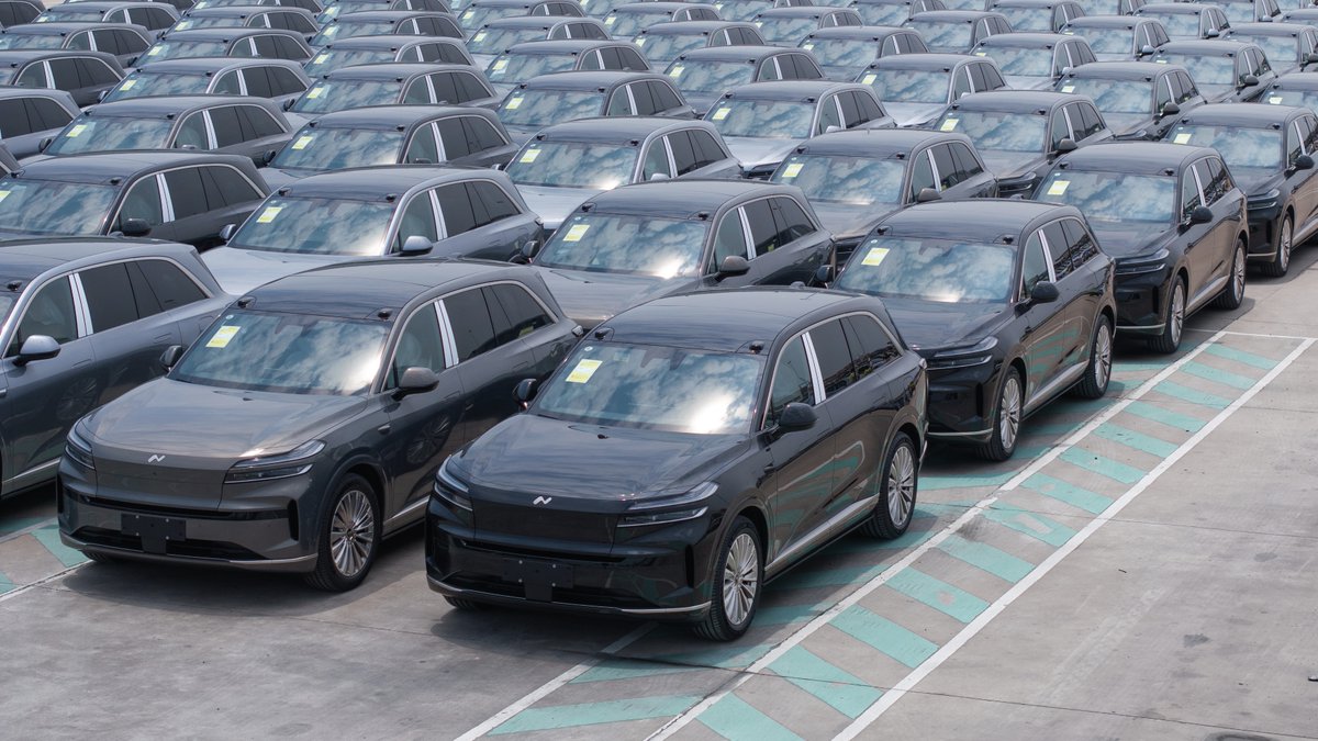 WilliamLiNIO's tweet image. Today, I'm proud to share a special moment with you. NIO's 800,000th mass-produced vehicle has just rolled off the line at NIO Factory One (NIO F1) in Hefei. To every NIO, ONVO, and firefly user, thank you for your continued trust and support.👏
800,000 may not seem like a big…