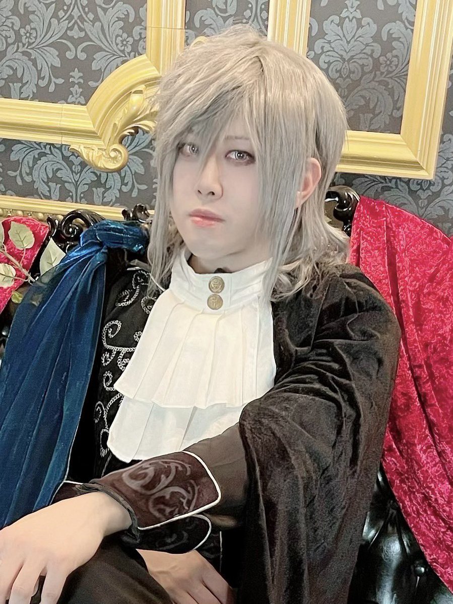 tuesdejamort's tweet photo. 🌹出演バンド紹介🌹
O.G(ｵｰﾌﾟﾆﾝｸﾞｶﾞｸﾄ)
14:00〜14:15出演予定
ーーーーー
Vo.Misumi(tu es déjà mort)
Vo.Shizuki
Vo.Caime(Zephyr / unknown:RE / Sa愉快’me)
Vo.ダイヤのJ

🫅🤴🫅🤴
4人のGa◯kt軍団によるオープニングパフォーマンスを見逃すな！ https://t.co/Y82ObIb4fQ