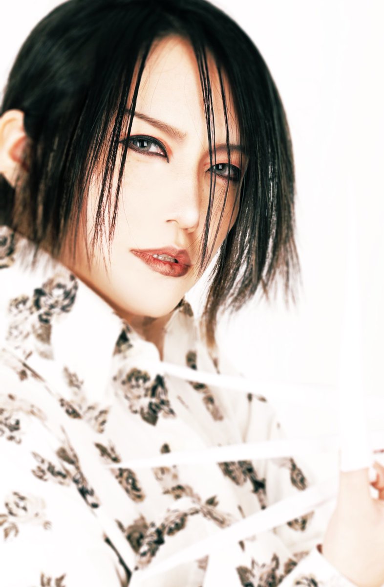 tuesdejamort's tweet photo. 🌹出演バンド紹介🌹
O.G(ｵｰﾌﾟﾆﾝｸﾞｶﾞｸﾄ)
14:00〜14:15出演予定
ーーーーー
Vo.Misumi(tu es déjà mort)
Vo.Shizuki
Vo.Caime(Zephyr / unknown:RE / Sa愉快’me)
Vo.ダイヤのJ

🫅🤴🫅🤴
4人のGa◯kt軍団によるオープニングパフォーマンスを見逃すな！ https://t.co/Y82ObIb4fQ