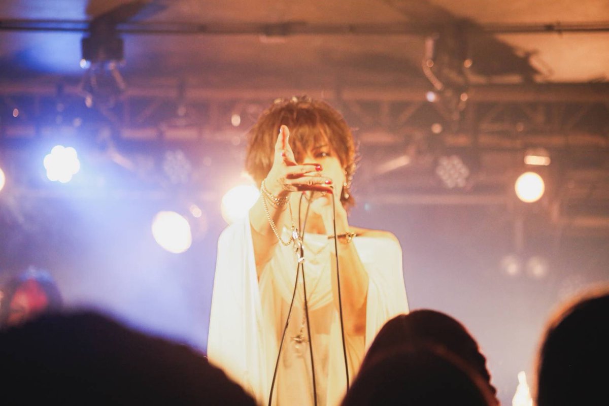 tuesdejamort's tweet photo. 🌹出演バンド紹介🌹
O.G(ｵｰﾌﾟﾆﾝｸﾞｶﾞｸﾄ)
14:00〜14:15出演予定
ーーーーー
Vo.Misumi(tu es déjà mort)
Vo.Shizuki
Vo.Caime(Zephyr / unknown:RE / Sa愉快’me)
Vo.ダイヤのJ

🫅🤴🫅🤴
4人のGa◯kt軍団によるオープニングパフォーマンスを見逃すな！ https://t.co/Y82ObIb4fQ