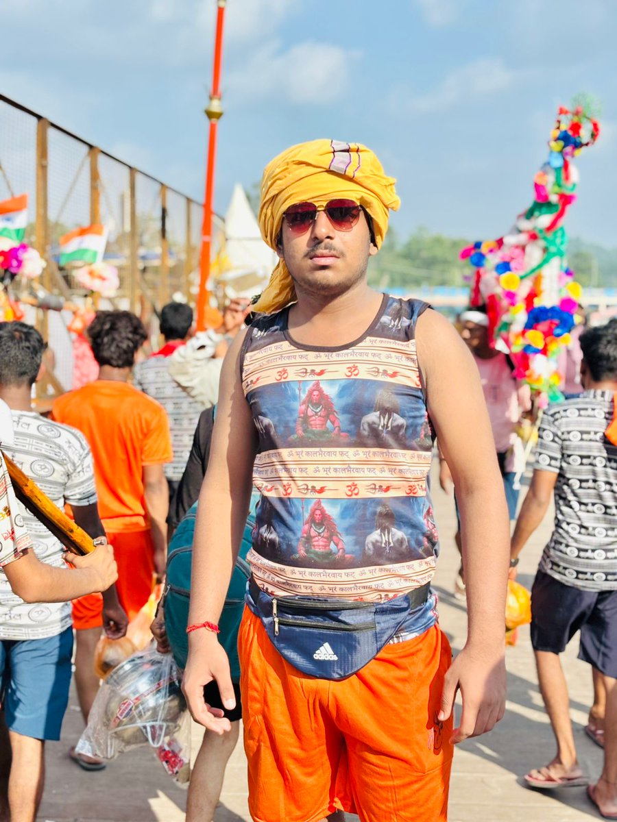 ShivaDodwal's tweet photo. हर हर महादेव 🙏 

#कावड़_यात्रा #कावड़_यात्रा_2025 
#कावड़ियों #कावड़ https://t.co/EuzjLIuVOJ