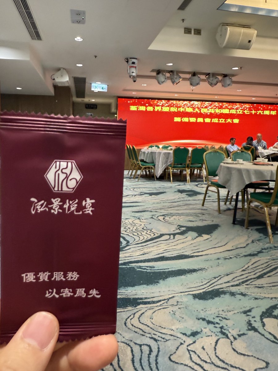 来荃湾吃个早茶，以前熙熙攘攘的景象不见了，不用排队直接落座，里面还没有坐到一半，可是看荃湾各界的觉悟还是不错嘛😁