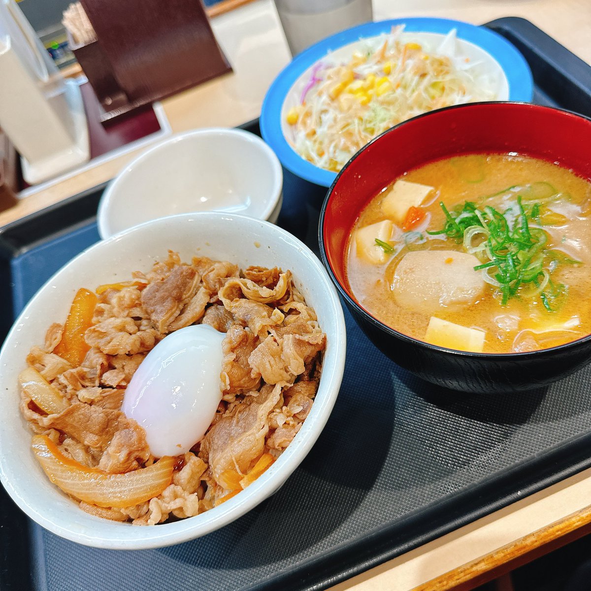 bonessp08's tweet image. クソ暑い！
右手首なぜか痛い😓
この暑さに耐えられる術を手に入れたのできっと乗り切れる！