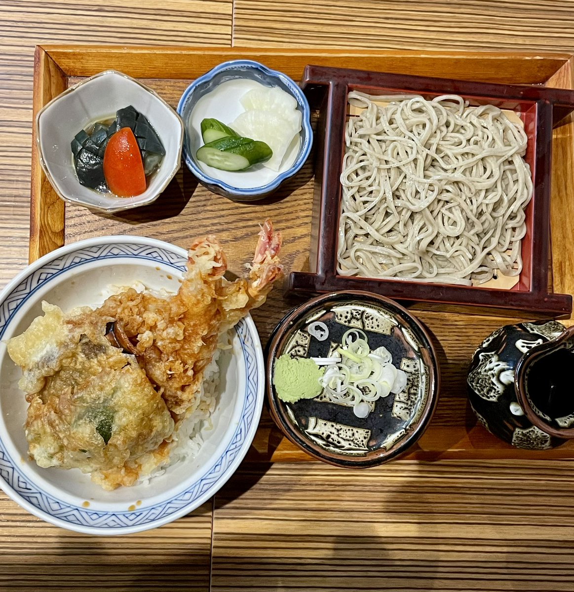 scc666jp's tweet image. これから日帰り温泉に行くので、蕎麦処甚五郎で、天丼、二八蕎麦セットでーす。