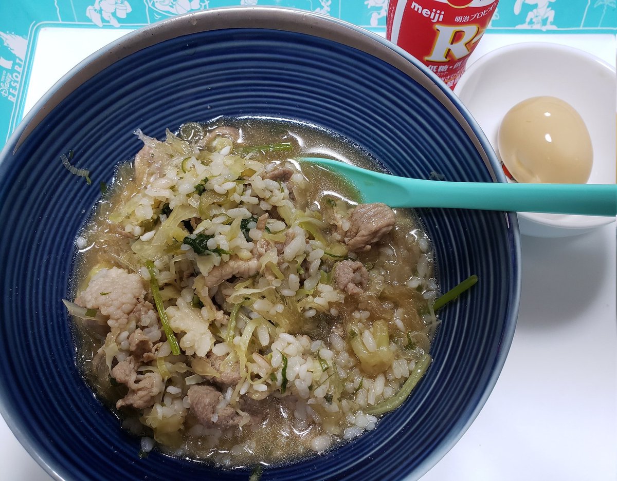 nanann_0107's tweet image. 昨日の　#絵描きのご飯

おとといの残り物に、ご飯入れて雑炊的に
本が届いて嬉しい😃💕
でもまだ作業は続くのであった。。。