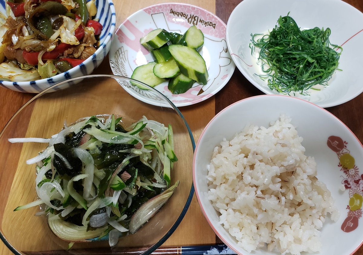 nanann_0107's tweet image. 昨日の　#絵描きのご飯

おとといの残り物に、ご飯入れて雑炊的に
本が届いて嬉しい😃💕
でもまだ作業は続くのであった。。。