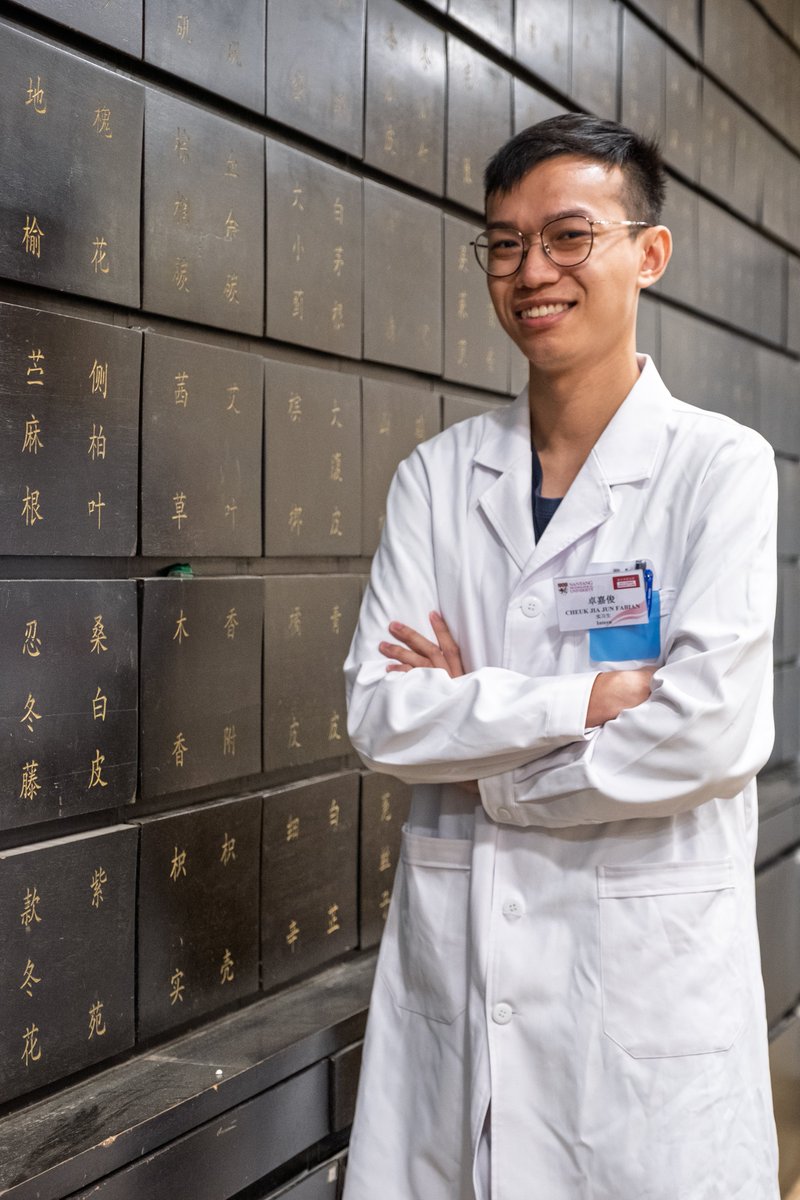 NTUsg's tweet image. Diagnosed with a speech disorder at six, Fabian Cheuk spent years in therapy with little progress — until acupuncture unlocked his voice. That turning point inspired him to pursue a double degree in Biomedical Sciences and Chinese Medicine at @ntusbs.
The five-year journey…