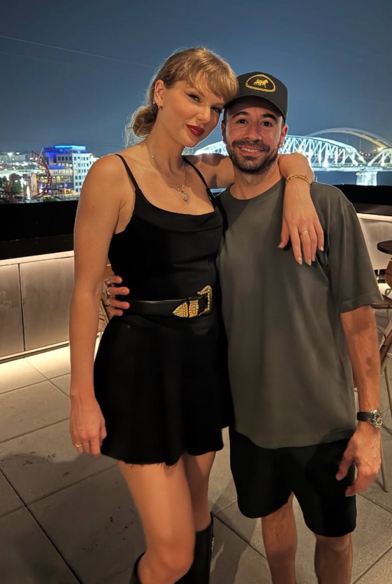 Registro antigo, do mês passado da  Taylor Swift durante o evento da TEU! 

#TaylorSwift