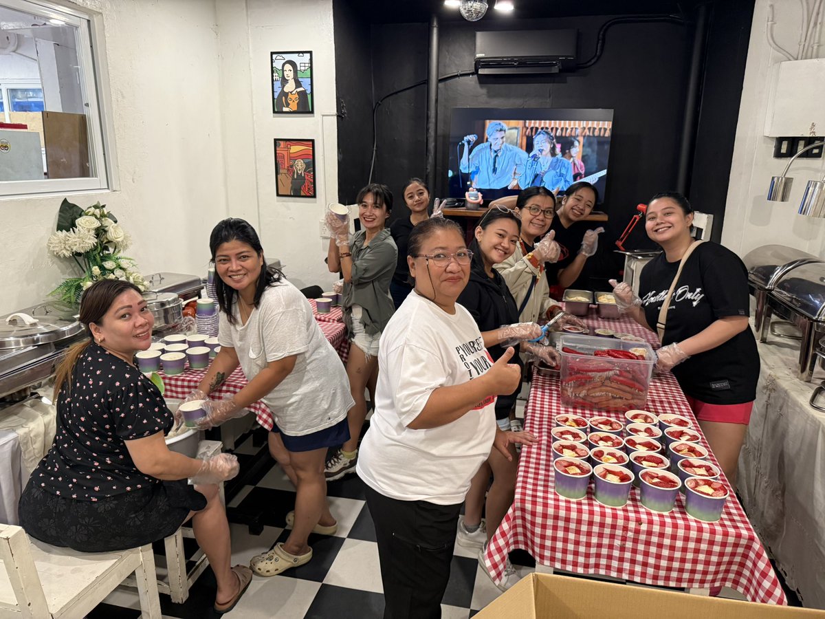 julesguiang's tweet image. It’s Day 3 for #LingapMaginhawa! We aim to produce at least 1,500 hot meals today for QC evacuees. Ingat po tayong lahat!
@QCGov @angatbuhay_ph