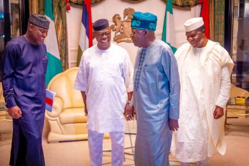 mob_sen_leader's tweet photo. President Bola Ahmed Tinubu after a meeting with the Senate Leader on Wednesday night at the Presidential Villa Abuja. Also in  the meeting were the Ekiti State Governor Biodun Oyebanji and former Governor Segun Oni. #SenateLeader #EkitiAPC https://t.co/BAlq6pnzYq