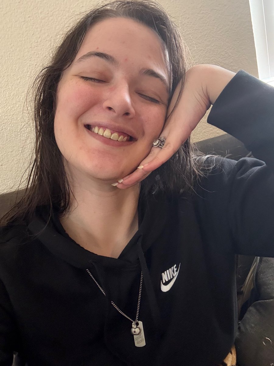 disisthancred's tweet image. Day 2 selfie with my new smile and I’m FEELING it bruh 🥹💖🖤
