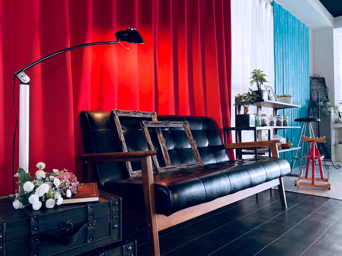 昼間、室内照明を消した状態
あ、スタンドライトは点いてます(;^ω^)
［スタジオ詳細］del-tesoro.com

#スタジオデルテソロ