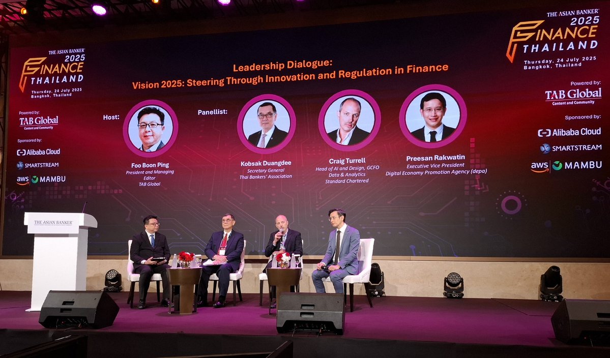 UrsBolt's tweet image. "Only 4% of companies in the world implemented machine learning...
...because it's too complex." โ Craig Turrell, @StanChart.
Live from #FinanceThailand25 by @TheAsianBanker, in #Bangkok, #Thailand. #DigitalTransformation #DigitalEconomy #DigitalBanking