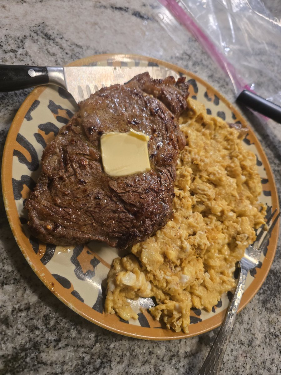 ZDubEnt's tweet image. Love at first bite