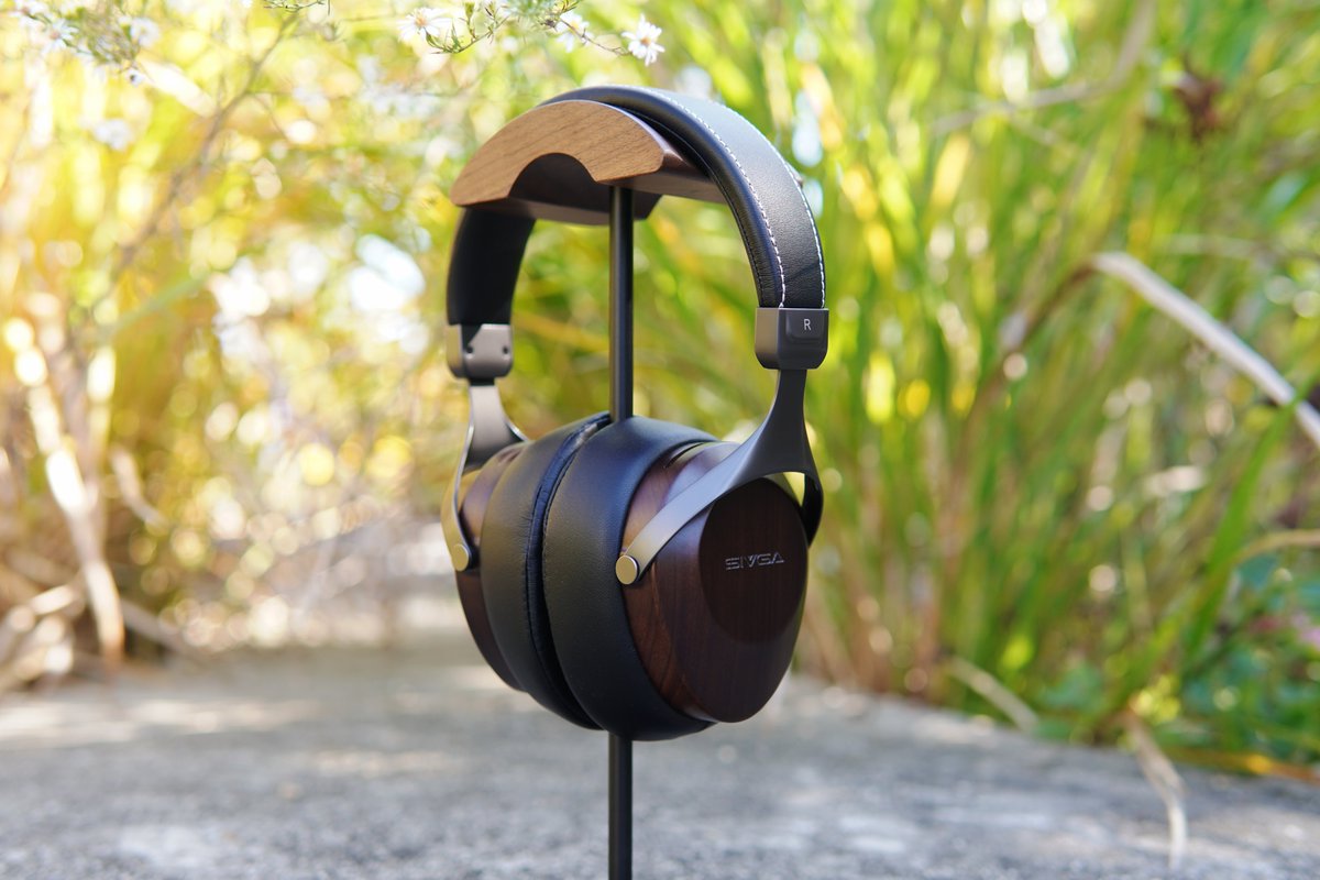 sivga_audio's tweet photo. Engineered at 32Ω impedance, Sivga SV021 is easy to drive and can be used with a wide range of devices—from a smartphone to professional audio players.
📸: SoodaTech
#Sivga #SV021 #hifi #headphone #Audio #hifiaudio #audiophile #MusicLover https://t.co/taT95TMtaN