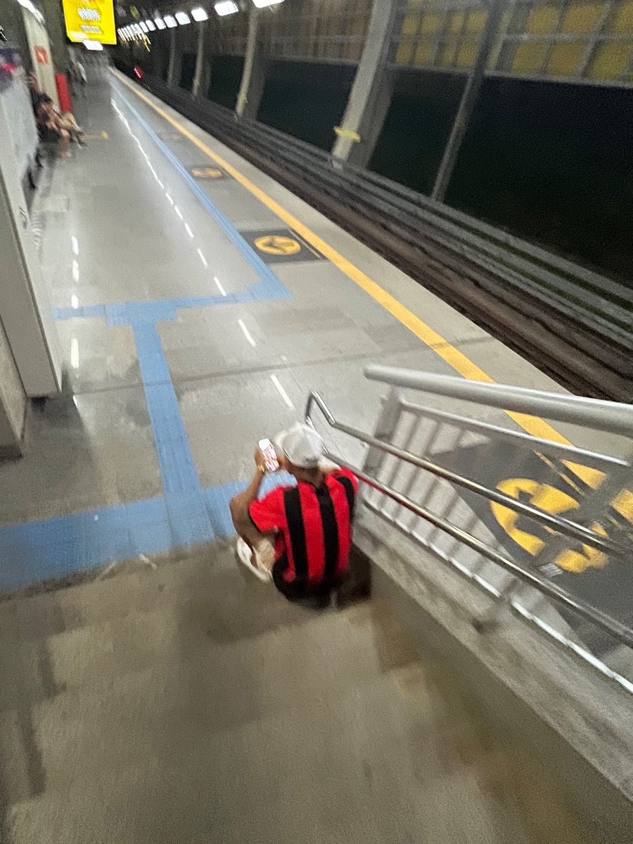 pós jogo é um momento solitario, pensando se levanto ou me jogo no trilho