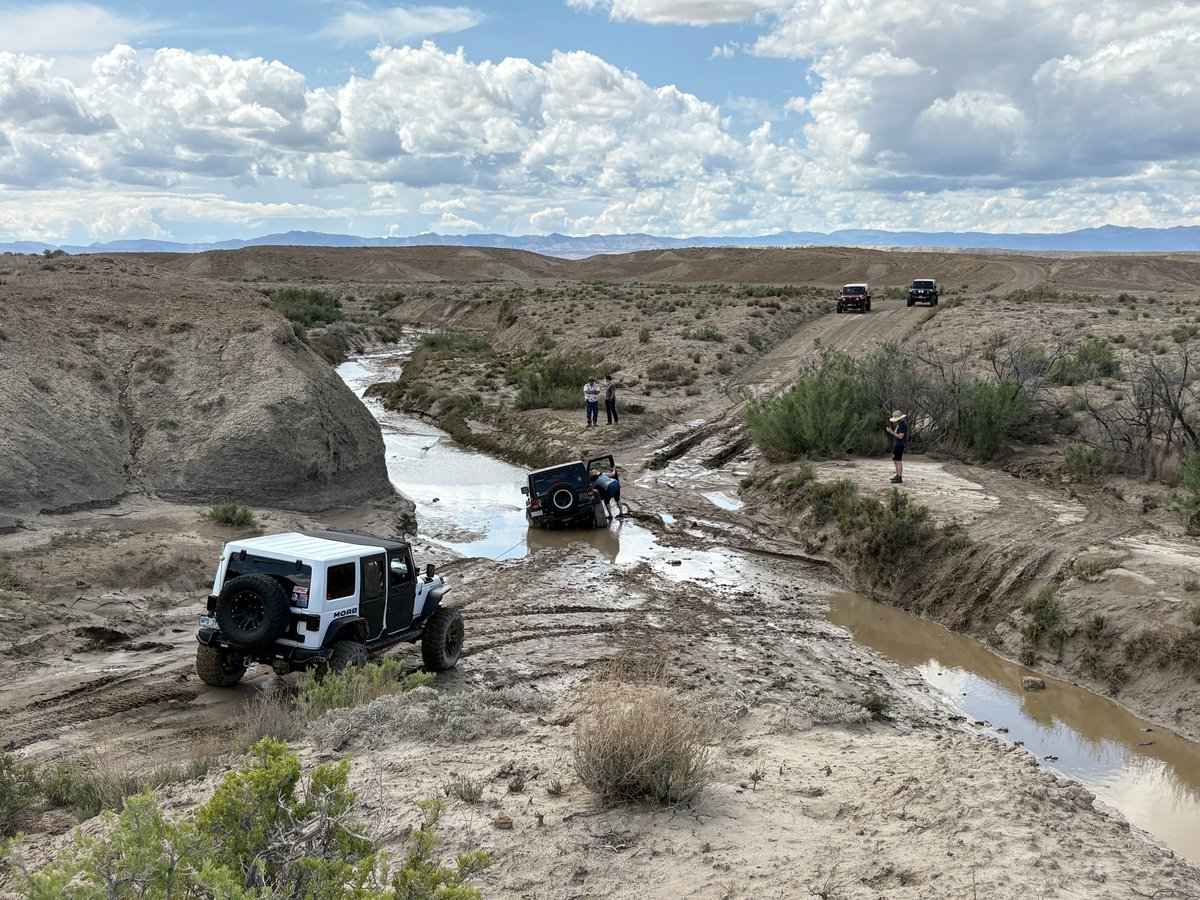 traildamage's tweet photo. Fun in the mud with friends! https://t.co/vyS1gLVoBh