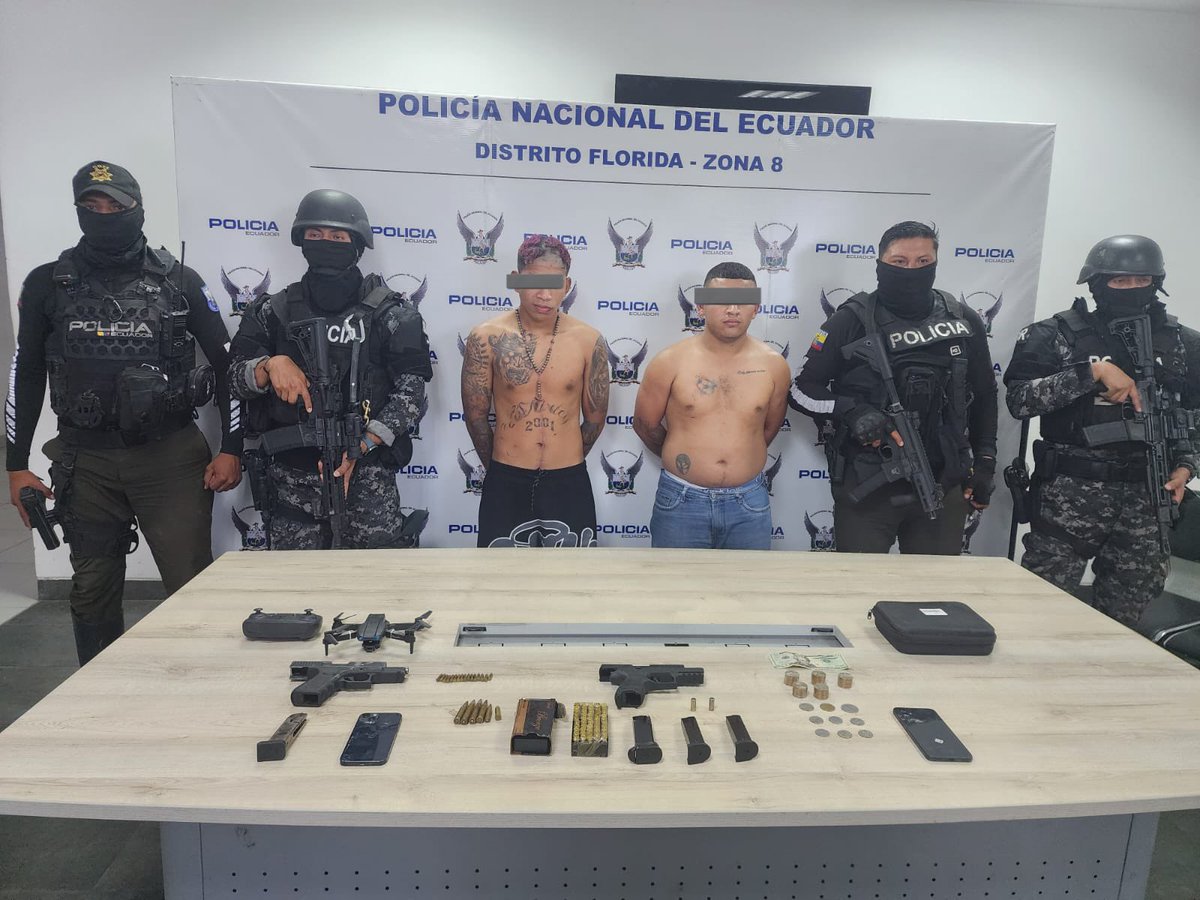 John Reimberg (@johnreimberg) on Twitter photo Nueva Prosperina. Guayaquil
<a href="/PoliciaEcuador/">Policía Ecuador</a>, realizó varios allanamientos y aprehendió en flagrancia a dos sujetos que tenían en su poder armas de fuego y municiones de distinto calibre.
Indicios
02 armas de fuego
04 alimentadoras
66 municiones diferente calibre
01 drone
02 Nueva Prosperina. Guayaquil
<a href="/PoliciaEcuador/">Policía Ecuador</a>, realizó varios allanamientos y aprehendió en flagrancia a dos sujetos que tenían en su poder armas de fuego y municiones de distinto calibre.
Indicios
02 armas de fuego
04 alimentadoras
66 municiones diferente calibre
01 drone
02