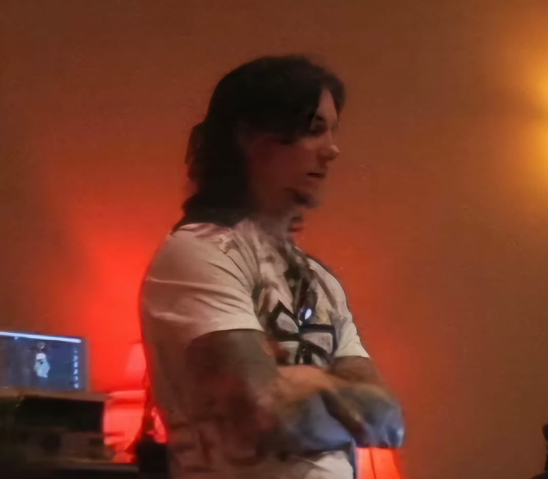 synenthusiast's tweet image. SYN LONG HAIR ERA.