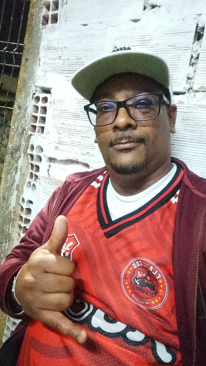 Festa na favela né curuzezzzzzzz respeita o manto sagrado 🔴⚫