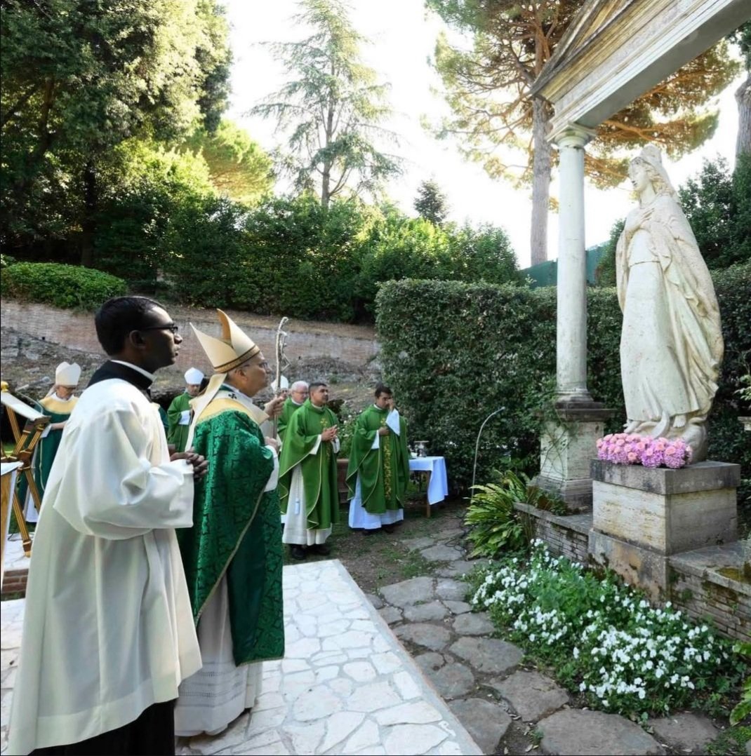 FriarEmma1's tweet image. Let us pray with today's Gospel Reading (Matthew 13:10-17)
God Our Father,
You who reveal the secrets of the Kingdom not to the proud but to the humble of heart, we thank You for the gift of Your Word, a lamp for our feet and a light for our path.
Lord Jesus, You told Your…