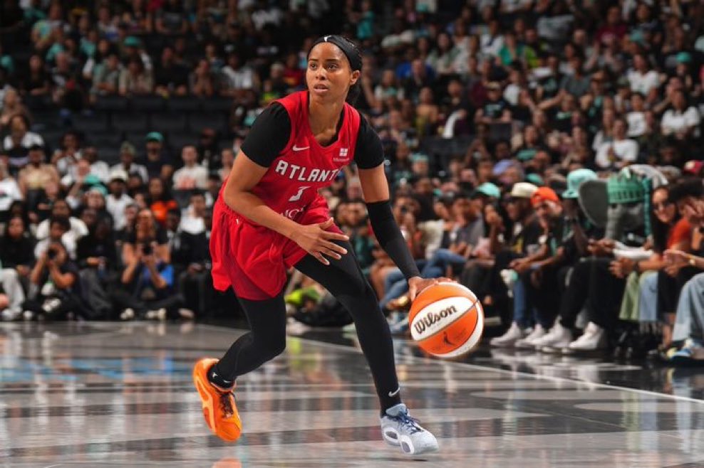 WNBALead's tweet image. Canada so shifty!!!! “Excuse me I’m gonna go this way instead without you even noticing, catch me if you can”