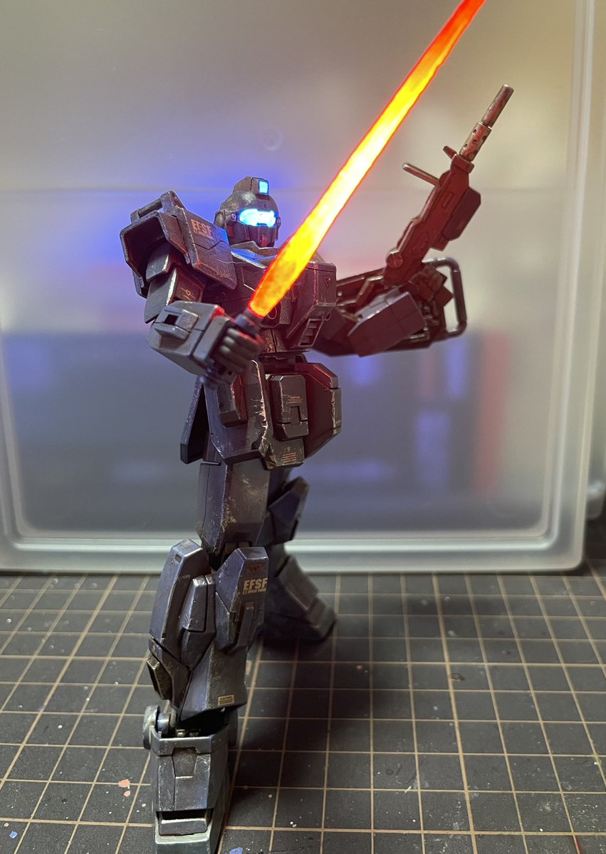 yoshi_tune1010's tweet image. #もくもく木曜日に黙々とプラモ貼る
#ビームサーベル選手権
#ガンプラ
ガンプラ始めて最近までビームサーベルっているの?って思っていましたが、このタグでみなさんの作品を見てカッコ良さが理解出来ました😁
しかし、、、ビームサーベル持ったポージングって難しい😱