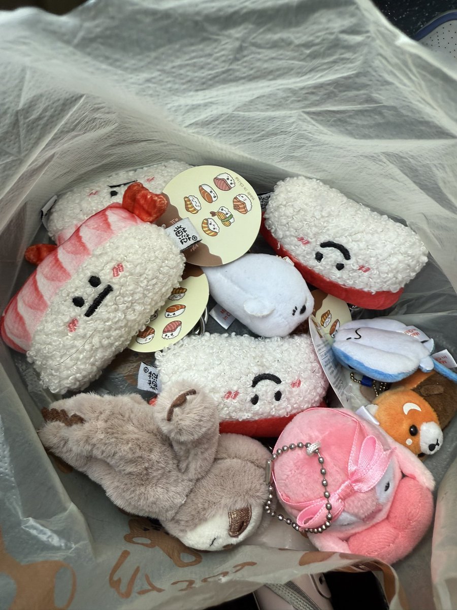 อยู่เกาหลีคีบพวงกุญแจง่ายมากเอาดีๆ
เขาตั้งขามั่งไหม5555