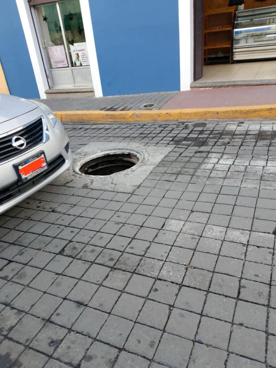 Titine (@titinecabrera) on Twitter photo En San Pedro Cholula ésta tapa lleva MESES así y CFE ni sus luces. URGE que lo tapen YA!!! <a href="/JCarlos_Valerio/">Juan Carlos Valerio</a> <a href="/laredcincoradio/">Cinco Radio Oficial</a> <a href="/RupiReportero_/">Rupi Reportero - Noticias de Puebla</a> <a href="/armentapuebla_/">Alejandro Armenta</a> <a href="/TelevisaPuebla/">Televisa Puebla</a> <a href="/catrin/">catrin schoneville</a> En San Pedro Cholula ésta tapa lleva MESES así y CFE ni sus luces. URGE que lo tapen YA!!! <a href="/JCarlos_Valerio/">Juan Carlos Valerio</a> <a href="/laredcincoradio/">Cinco Radio Oficial</a> <a href="/RupiReportero_/">Rupi Reportero - Noticias de Puebla</a> <a href="/armentapuebla_/">Alejandro Armenta</a> <a href="/TelevisaPuebla/">Televisa Puebla</a> <a href="/catrin/">catrin schoneville</a>