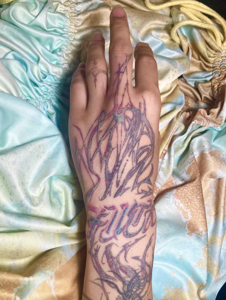 #ハンドポークタトゥー
#handpoketattoo
#dotworkbyhand
#点描タトゥー