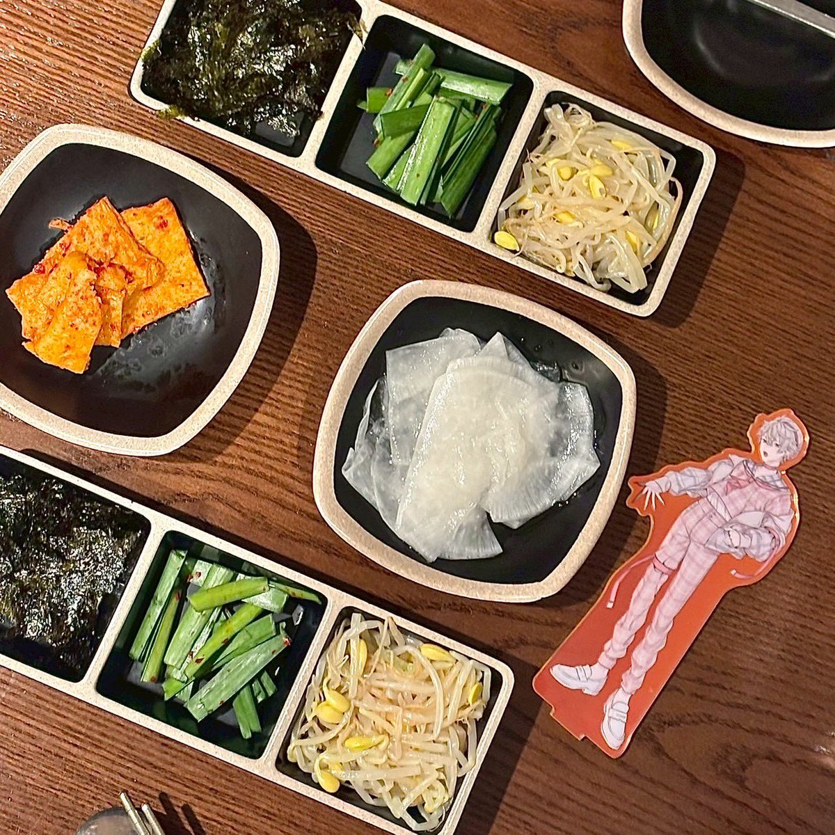 msnpkm's tweet image. 彼氏アクスタ持ってカフェ🫶