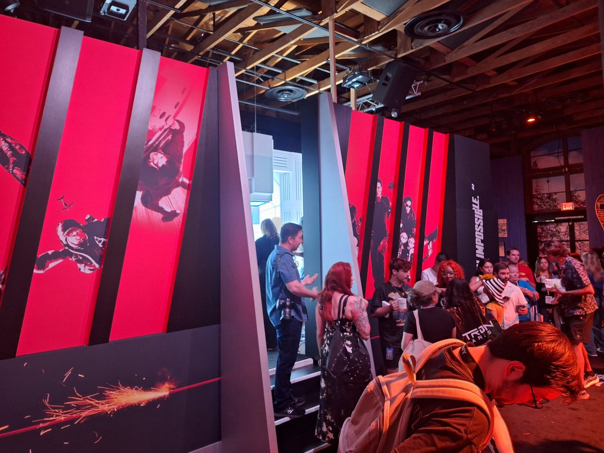 MediaMikes's tweet photo. The #ParamountPlus Lodge is bigger and better at #SDCC this year. A great way to start off Preview Night https://t.co/lXjkW8zv6J