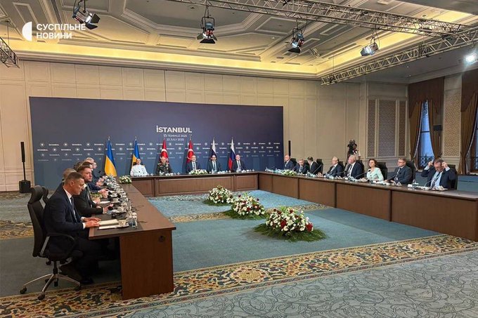 #Ukrainian and #Russian delegations held a third round of peace talks in Istanbul.

The meeting, lasted less than an hour, ended with both sides agreeing to a prisoner swap.