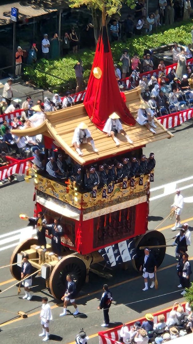 YamagamiShingo's tweet image. 祇園祭の後祭(あとまつり)
京都の夏の暑さはリーグ違う❗🤣
38度の熱波に耐えかね、冷房の効いたホテルから観賞。
遥か15階にも迫力は伝わってきました👏
これから銀座に向かいます🫡5時にお会いしましょう。