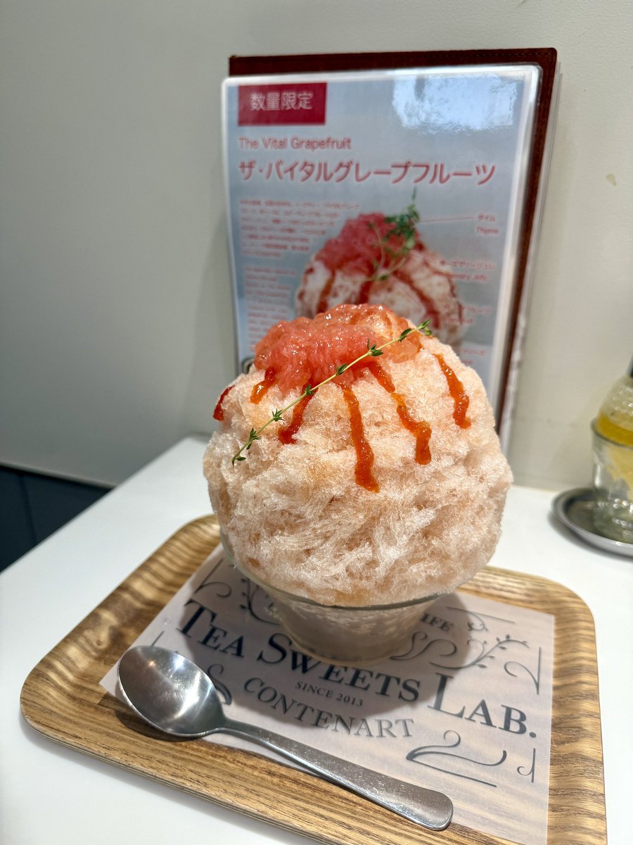 yuri_DitaWhite's tweet image. 下記バイタルグレープフルーツ
コンテナートさん2杯目🍧✨
夏の定番バイタル!ルビーグレープフルーツの果肉とグレープフルーツソース、そしてこのバイタル合わせ...おいしー!!!
やはり今日は咳がすごいでる、、、氷が冷たいのかも😿