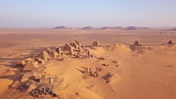 SudaneseCulture's tweet image. Sunrise Over the Pyramids of Sudan.
#SudaneseCulture
#ثقافة_سودانية