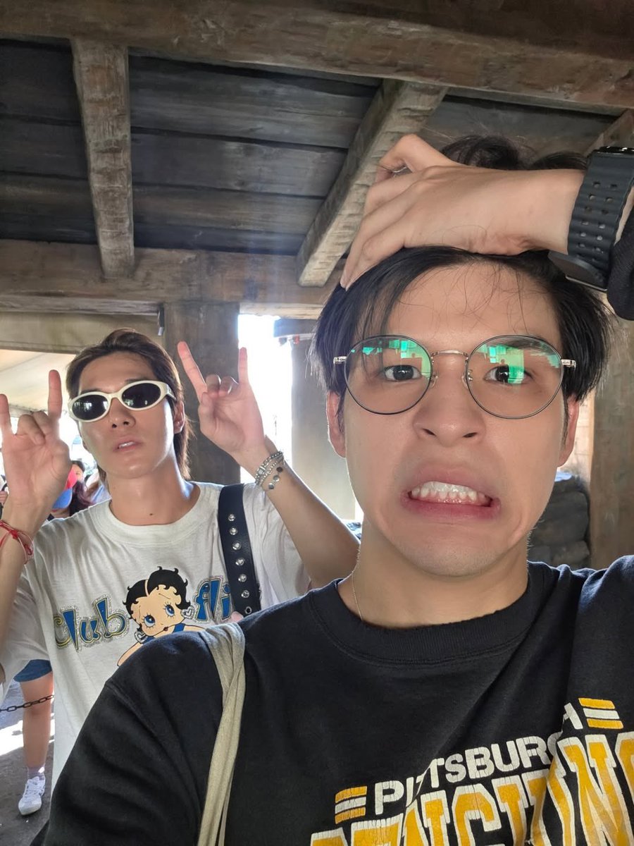 nongnuayeieiei2's tweet photo. บอกเลิกแฟนแล้วค่ะ กลัวดูรักกันได้ไม่เท่าพวกพี่ https://t.co/wc0mWABUV3