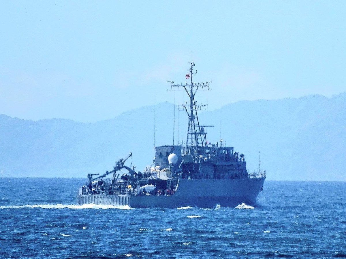 今朝、錬成訓練で浦賀水道を南下して行った、掃海艇ちちじま（JS Chichijima, MSC-605）です。