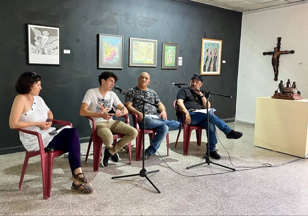 CulturalHolguin's tweet image. 🎤 Hoy en Conferencia de Prensa se dieron a conocer aspectos significativos sobre las artes visuales en el territorio en los próximos meses, desde la sala Electa Arenal del @centro_arte_hlg. 
 #CubaEsCultura #VeranoSiempreJoven #CPAP #CNAP #ArtesVisuales