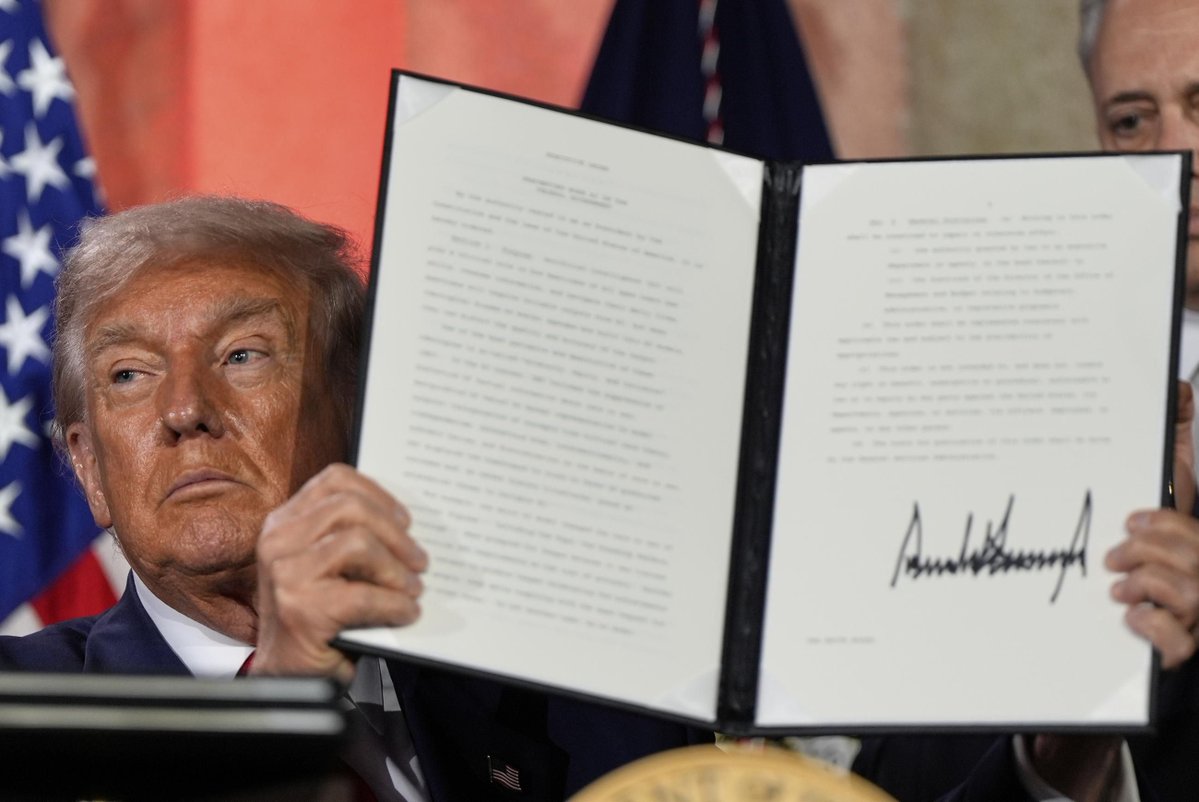 nationaljournal's tweet image. &apos;Whatever it takes to lead the world&apos;: Trump unveils AI program
Plan would cut regulation, accelerate government procurement of AI tech, and crack down on so-called &apos;woke AI.&apos; Critics say it could backfire and harm Americans. 
@philipathey1 reports (unlocked)…
