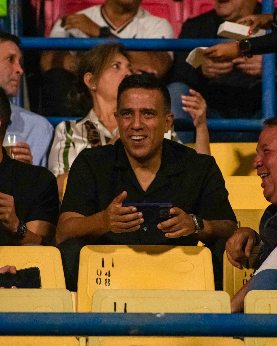 LigaFUTVE's tweet image. 😳 • ¡Miren quien estuvo en la tribuna!
😎 • César Farías disfrutó una noche de FUTVE en el estadio Olímpico de la UCV
⚔️ • El estratega presenció el duelo de punteros entre @Caracas_FC y @DvoLaGuaira
#LigaBancoDeVenezuela