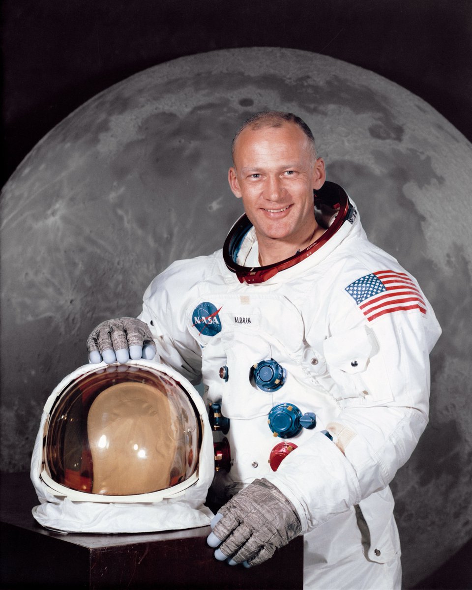 HistoryMattersX's tweet photo. Wednesday #24July 1969, at 5h50 AM local time, after more than 8 days in space, #Apollo11 returned to Earth and splashed down in the Pacific Ocean.
• Neil Armstrong (1930 - 2012)
• Michael Collins (1930 - 2021)
• Edwin ‘Buzz’ Aldrin (1930 - alive)
#LunarModuleEagle #Space https://t.co/RaDdXf5EJi